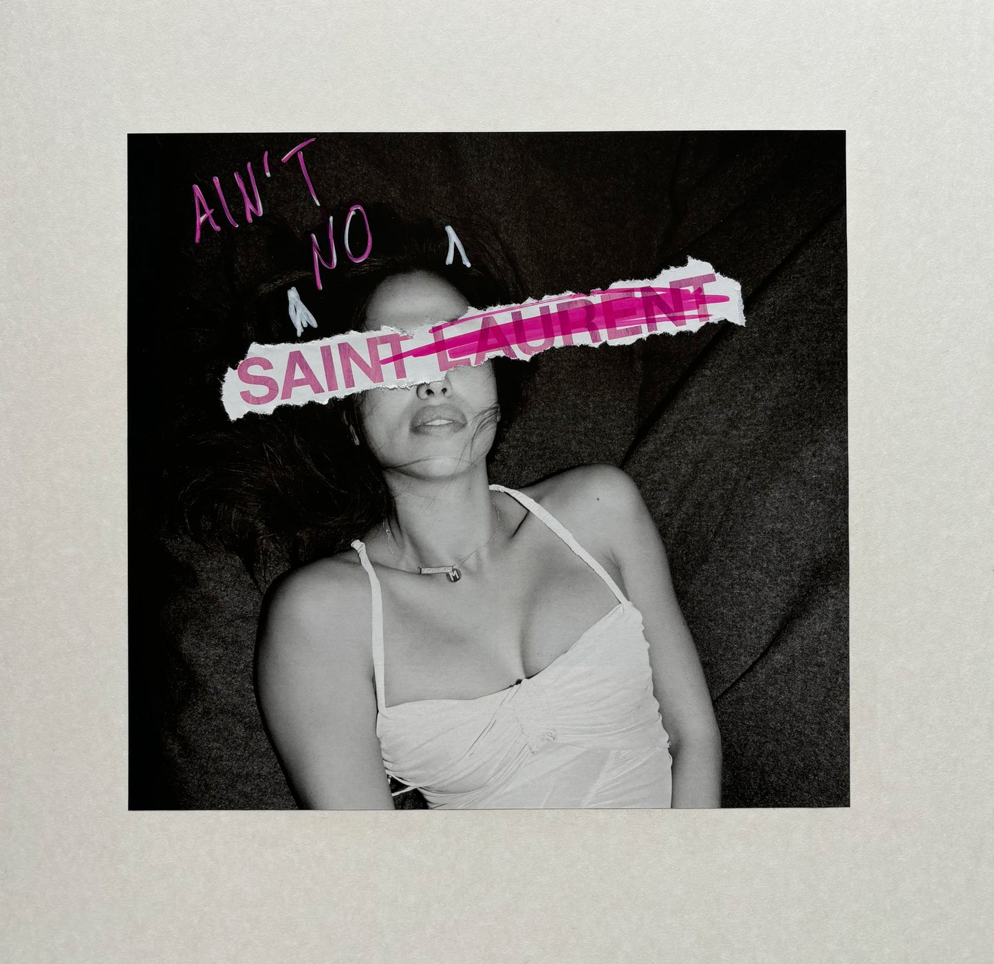 Roya Dee "AIN´T NO SAINT" 32x32 cm